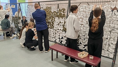 Мятлевские школьники изготовили маскировочные сети для подводных лодок