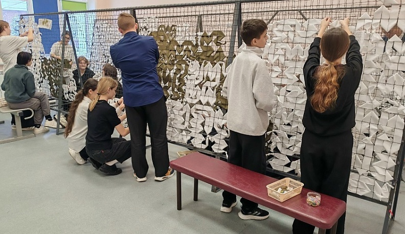 Мятлевские школьники изготовили маскировочные сети для подводных лодок