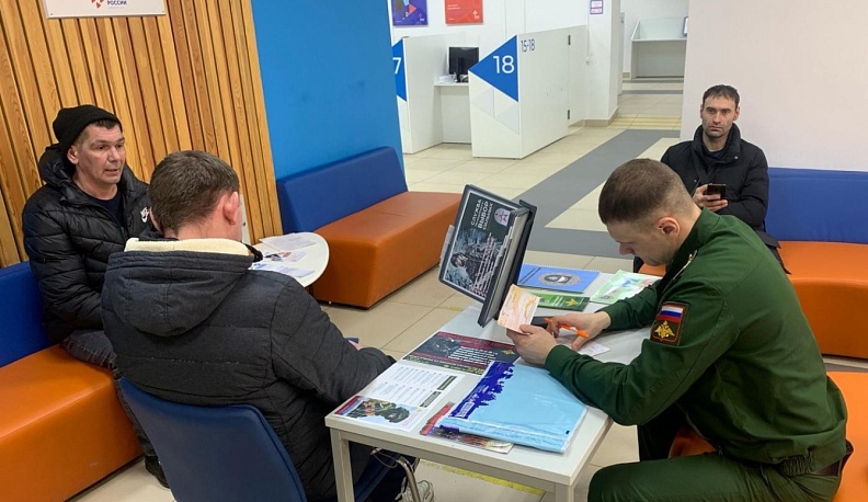 В Калужской области Центры занятости населения содействуют в наборе граждан на службу по контракту