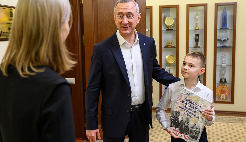 «Ёлка желаний-2025»: Владислав Шапша исполнил мечту калужского школьника