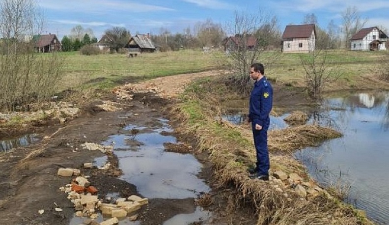 Паводок отрезал деревню Светлица Калужской области от внешнего мира
