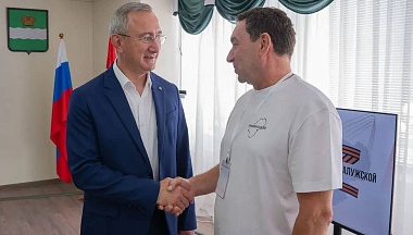 Владислав Шапша поздравил лауреата Национальной премии «Признание»