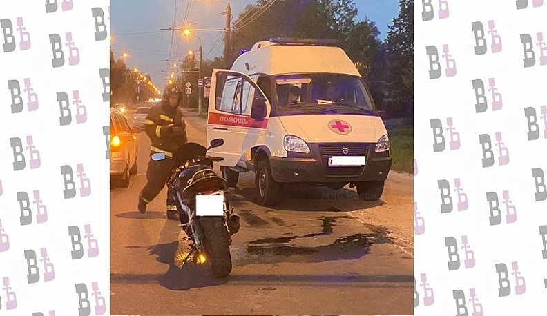 Мотоцикл столкнулся с автомобилем в Калуге