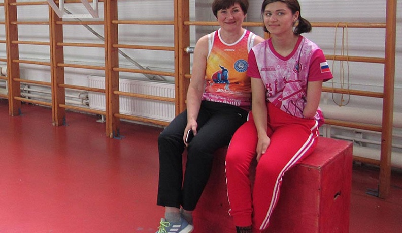 Детский омбудсмен Ольга Коробова встретилась с козельской спортсменкой Ириной Букреевой