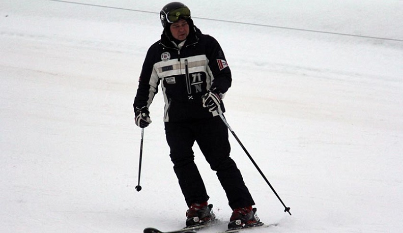 Губернатор исполнил детские желания с новогодней «Елки добра»