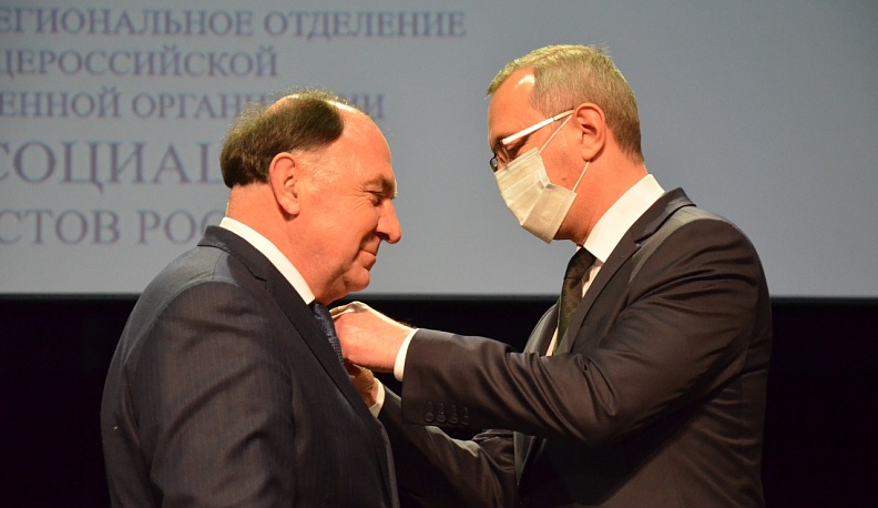 Владислав Шапша вручил награды калужским юристам