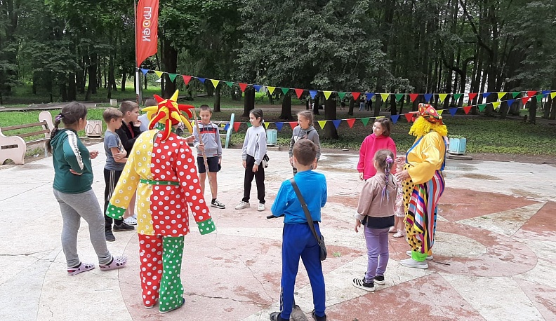 В санатории «Воробьёво» Малоярославецкого района дети встретились с клоунами Клёпой и Стёпой