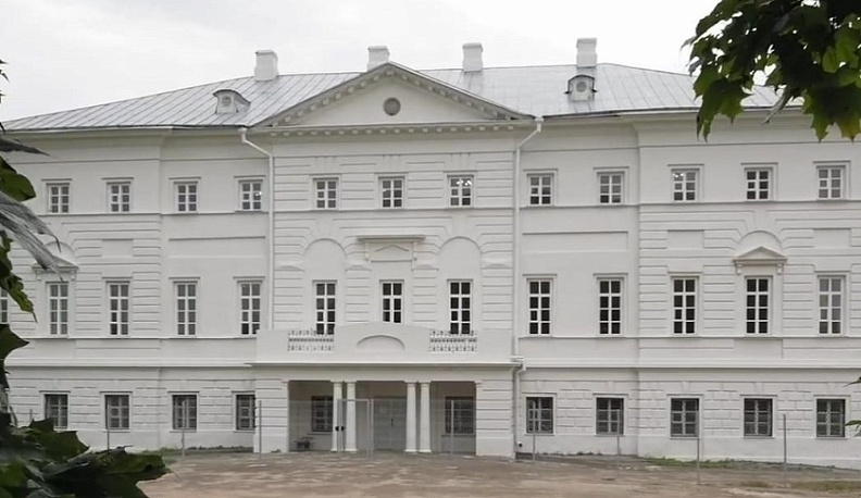 В Полотняном заводе завершается реставрация Дома Щепочкина