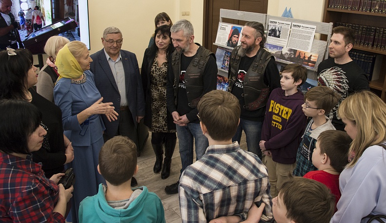 Калужская библиотека представила выставку «Волки» «Русской мечты»