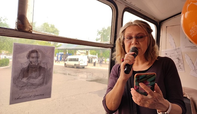 По Калуге проехал троллейбус, в котором звучали стихи Пушкина