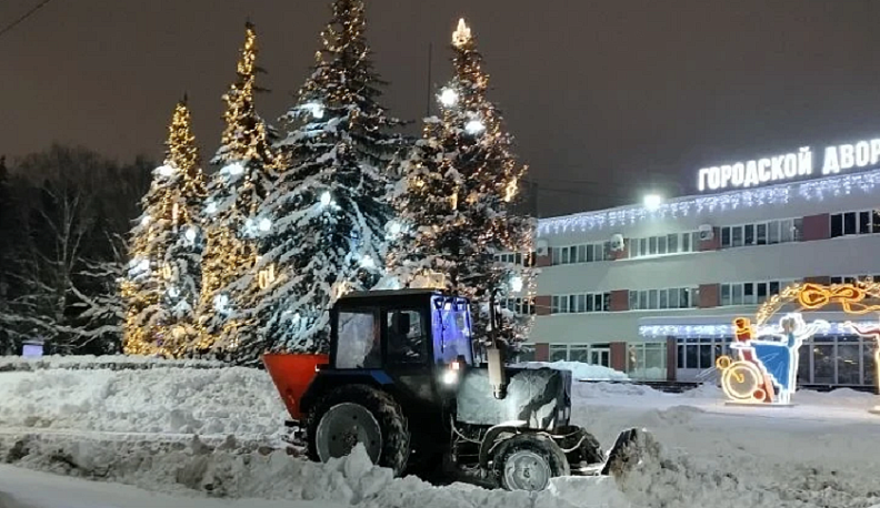 Парковку почистили от снега в Обнинске про просьбам жителей