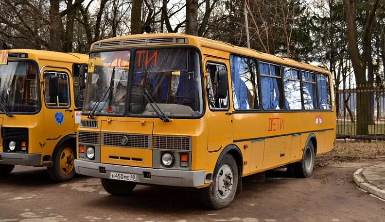 Владислав Шапша поручил решить вопрос доставки дошкольников в детские сады на «Школьном автобусе»