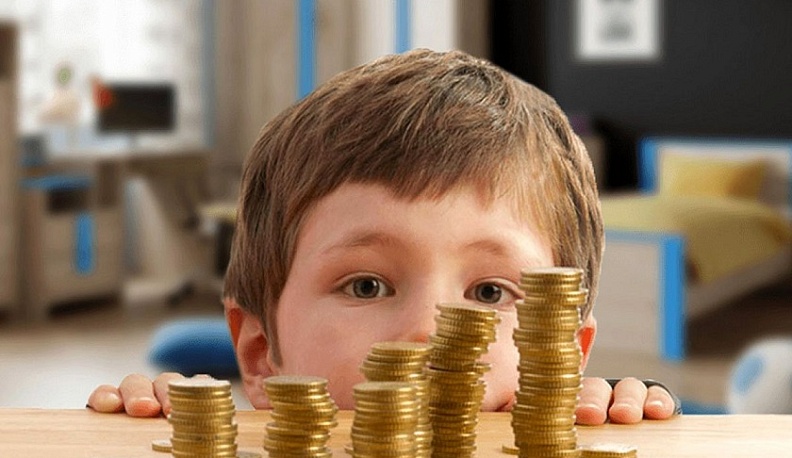 В Калужской области президентские выплаты по 10 тысяч рублей получат 125 тысяч школьников