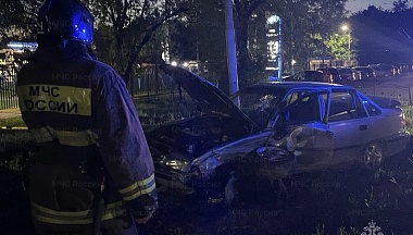 Три автомобиля столкнулись ночью в Калуге