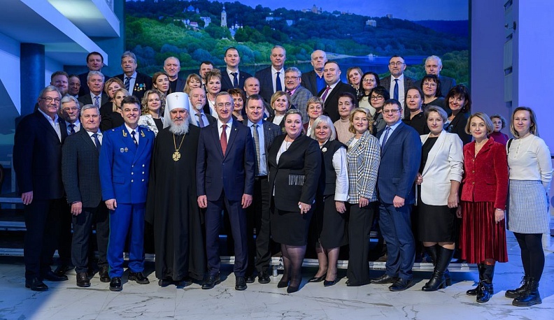 Владислав Шапша вручил награды лучшим медработникам Калужской области