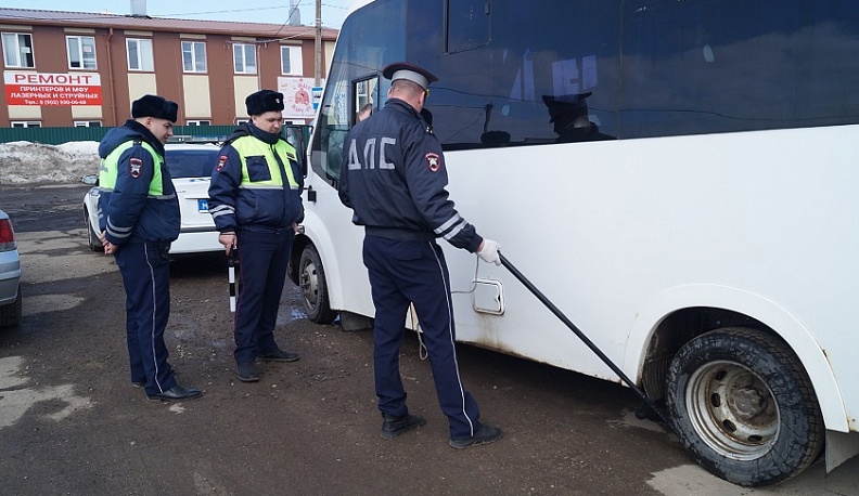 В Козельске проверяли пассажирские автобусы