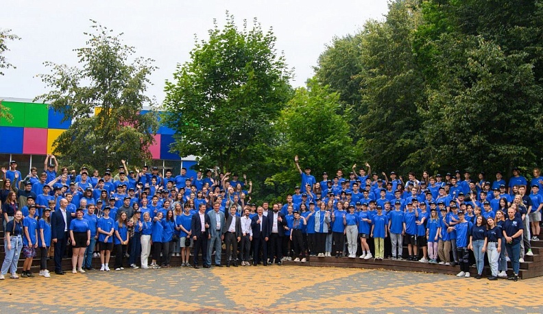 Федеральный министр и губернатор встретились с юными айтишниками  в Калуге