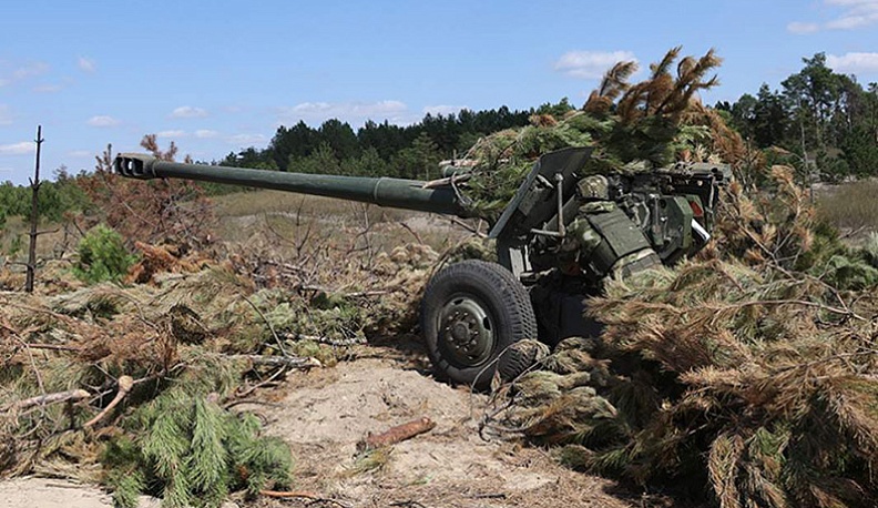 Расчет гаубицы «Мста-Б» на боевой позиции. Фото ТАСС.