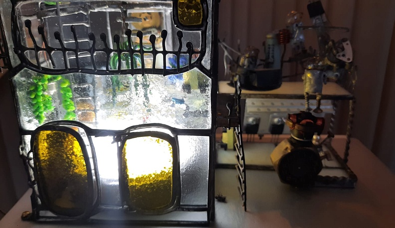 В Тарусе показывают шедевры из бутылок