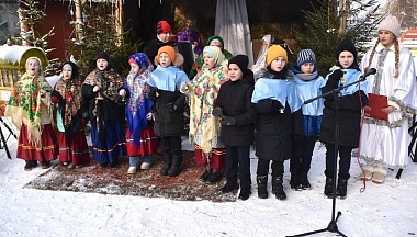 Светлому празднику Рождества Христова в Людинове посвятили концерты, встречи, колядки, службы