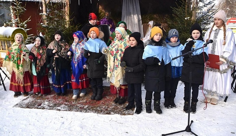 Светлому празднику Рождества Христова в Людинове посвятили концерты, встречи, колядки, службы