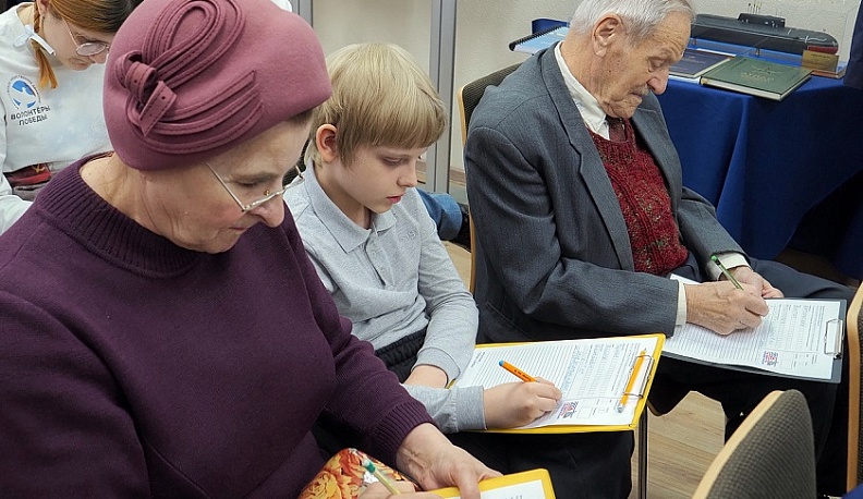 Калужские школьники написали диктант, посвященный воссоединению Крыма с Россией