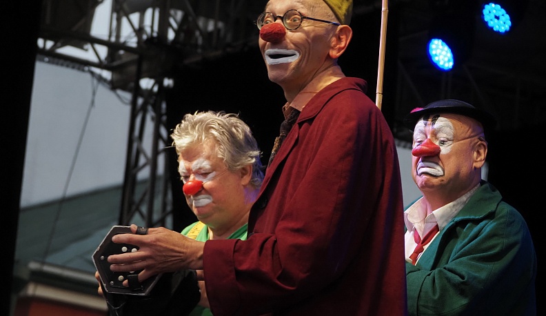 В Калуге стартовал Первый фестиваль уличных театров «Без кулис»