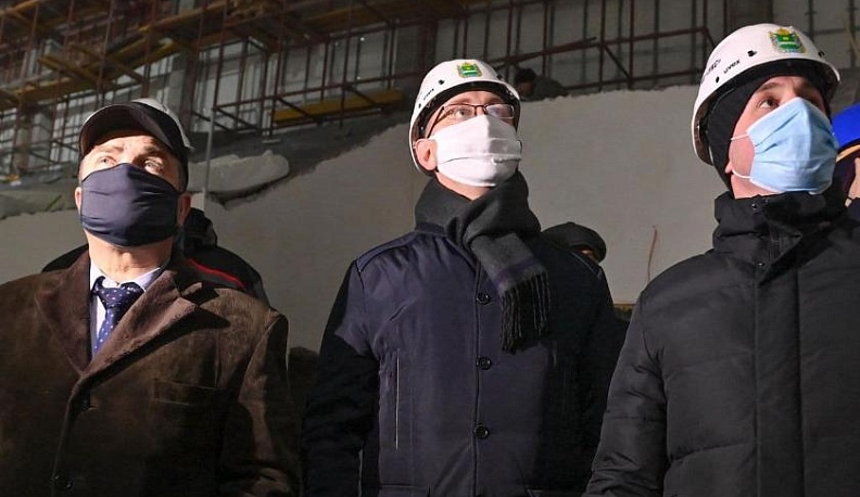 Владислав Шапша провел рабочее совещание на строительной площадке Дворца спорта