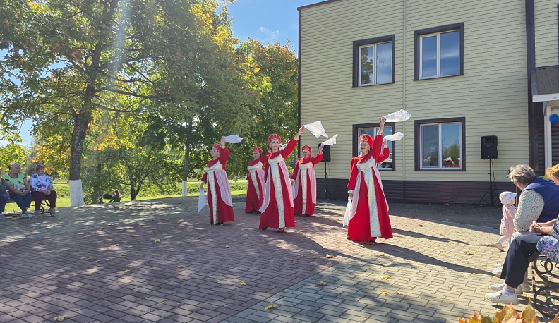 В Сухиничском районе избирателей встречают с песнями и танцами