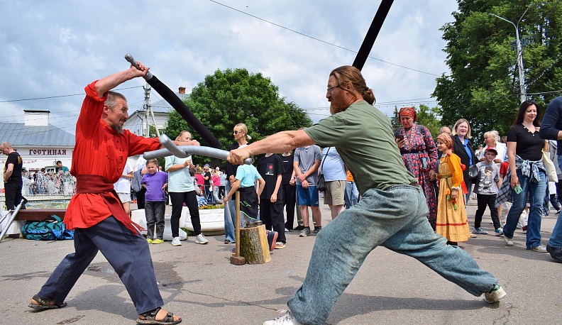 В Тарусе прошёл XV юбилейный фестиваль «Петухи и гуси в городе Тарусе»