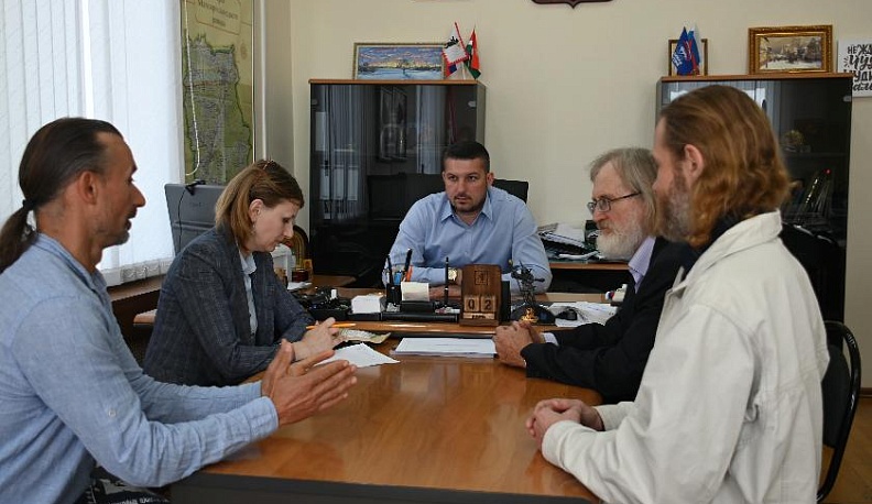 Руководство Малоярославецкого района обсудило проблемы деревни Ковчег с её жителями