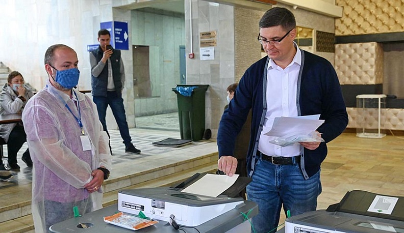 Депутат Госдумы Александр Авдеев проголосовал в Калуге