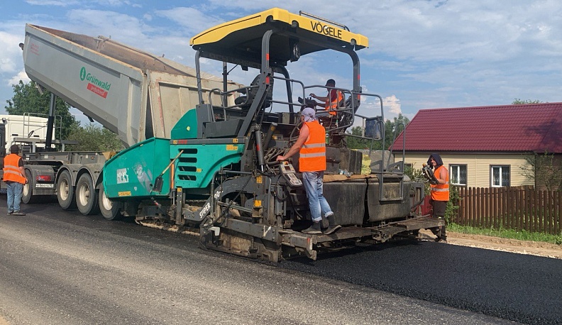 Министр транспорта Александр Шпиренко проконтролировал ход ремонта дорог в Медынском районе