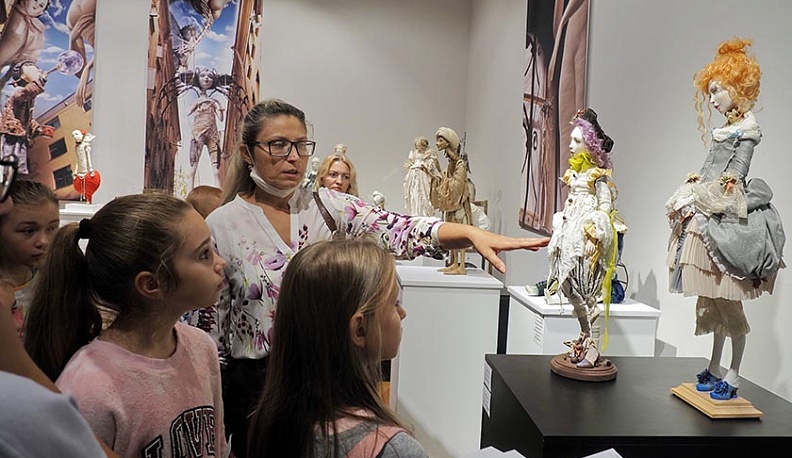 В Калужском Инновационном культурном центре проходит выставка кукол