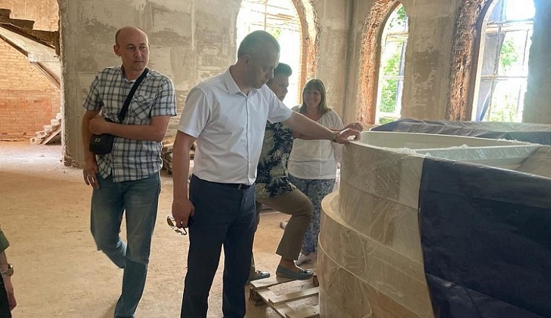 В Калужской области продолжается реставрация готического дома усадьбы Авчурино