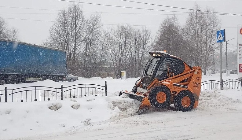 После снегопада на улицы Калуги вывели дополнительную технику