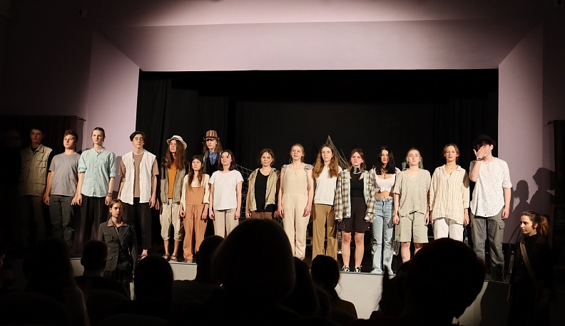 В Калуге юные москвичи показали спектакль про беспризорников 