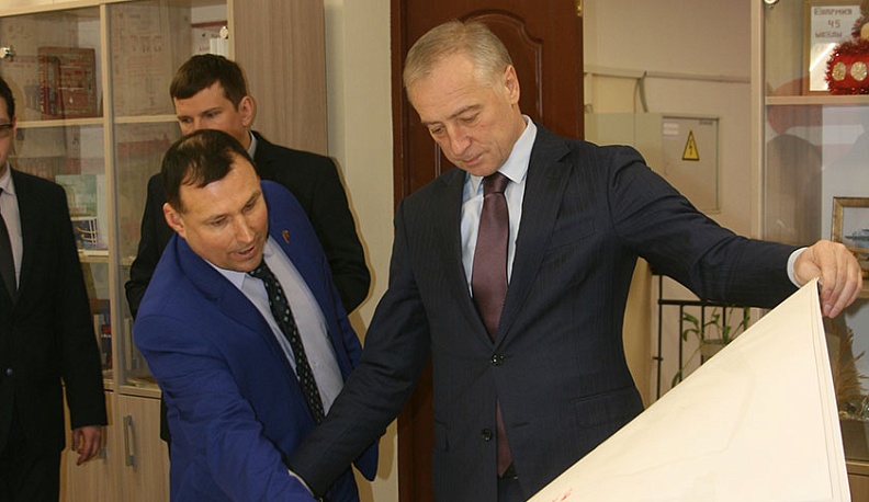 Сегодня Владимир Мазур посетил калужский учебно-методический центр военно-патриотического воспитания