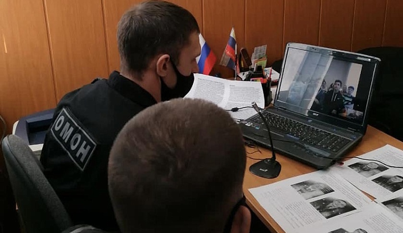 В День Героев Отечества калужские росгвардейцы провели онлайн-урок для школьников