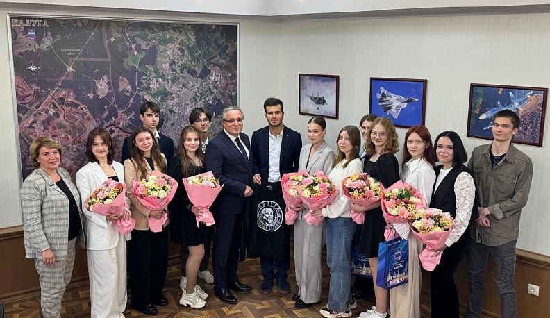 Калужские стобалльники встретились с градоначальником Дмитрием Денисовым