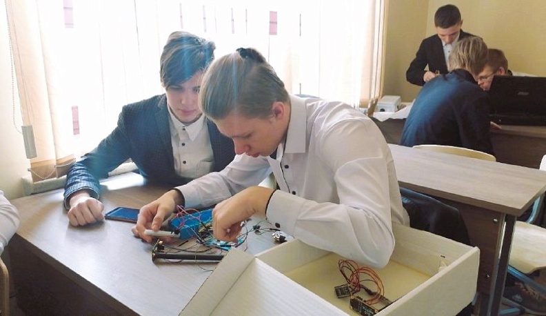 Ученики калужского «Кванториума» приняли участие в инженерно-космической конференции в Москве