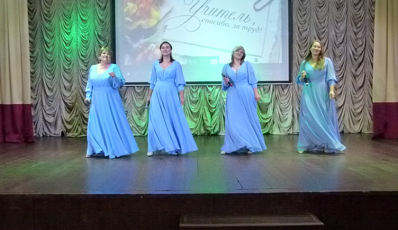 В Износках прошло чествование учителей