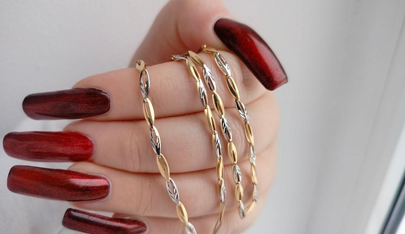 В Кирове женщина украла золотую цепочку у своей сестры, пока та спала