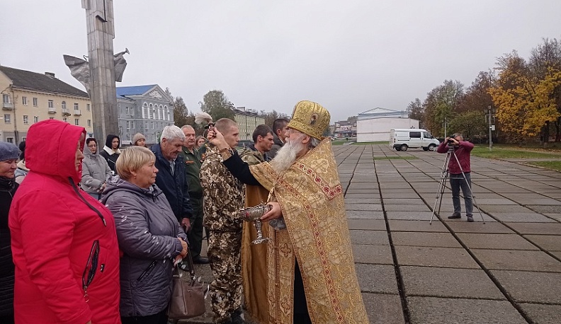 Людиновцы проводили на службу земляков, принявших решение стать участниками СВО