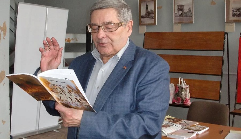 В Калуге презентовали юмористическую книгу «Пока страна поет и пляшет»