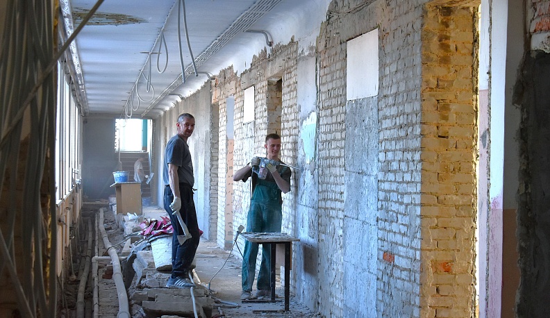 В Кирове продолжается ремонт школ по национальному проекту