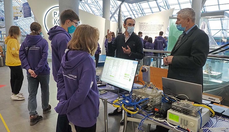 Школьники России показывают в Калуге «Плоды науки»