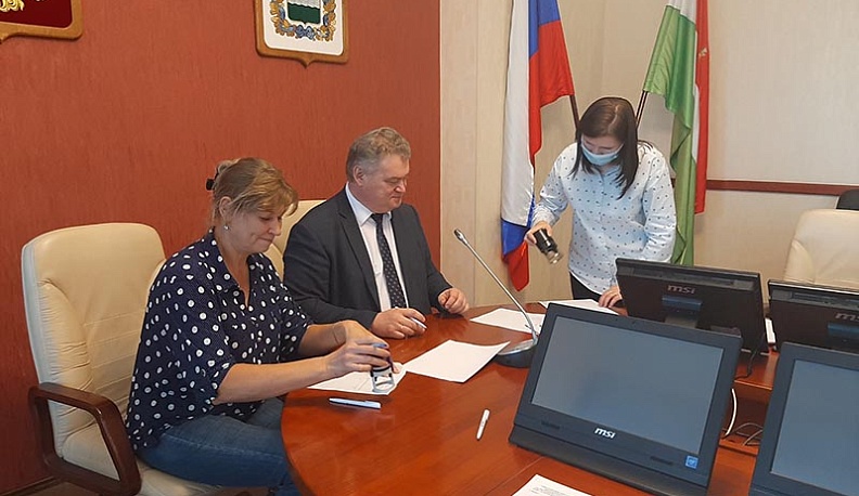 В Калуге подписали соглашения с победителями первого конкурса региональных грантов 