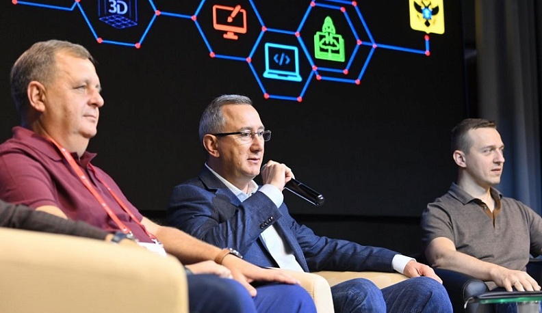 Владислав Шапша ответил на вопросы участников межрегиональной ИТ-смены