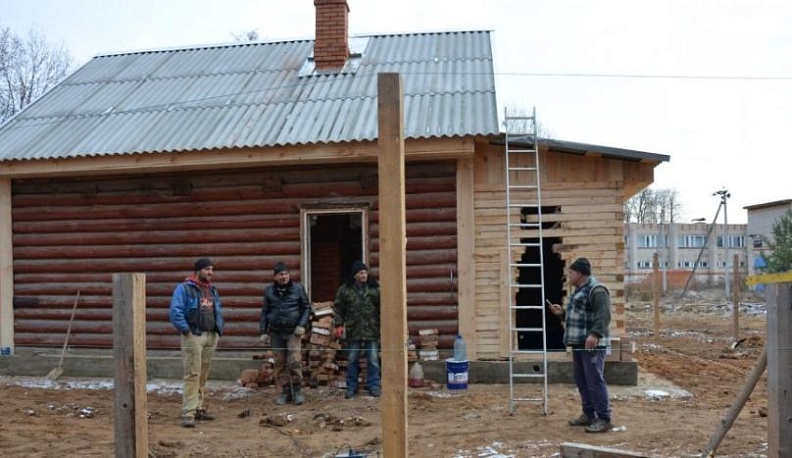В селе Климов Завод полученный грант истратили на избу для посиделок